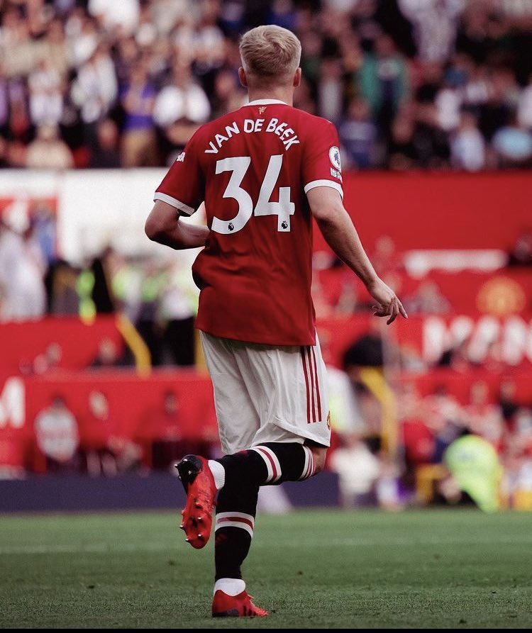 D_Nyeko's tweet photo. Let's keep "We Love you Van De Beek " chants buzzing at Old Trafford both pre-match and post-match.
PS: Reminder of @vdsar1970's letter to @ManUtd fans ,a year ago.
#MUFC #VDB34 #BringingYouCloser https://t.co/G3bqLn1M6a