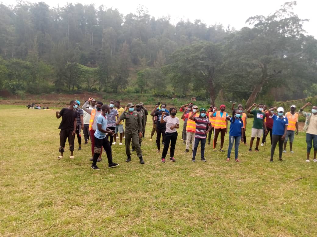 ryvcp_sector's tweet photo. RYVCP mu Murenge wa Nyarugenge kuri uyu wa Gatandatu twakoze  igikorwa cy'isuku n'isukura cyabereye mu mudugudu wa Cercle Sportif.
Muri iki gikorwa hatemwe ibuhuru, dutoragura imyanda, hakozwe n'ubukanhurambaga bwo kwirinda Covid19.

@AbdallahMurenzi @RwandaLocalGov @Nyarugenge https://t.co/1uWghpcqj3