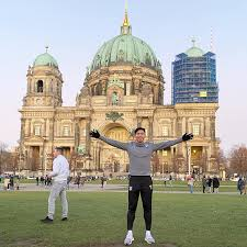 Lyndsay Elvis (@elvislyndsay) on Twitter photo 