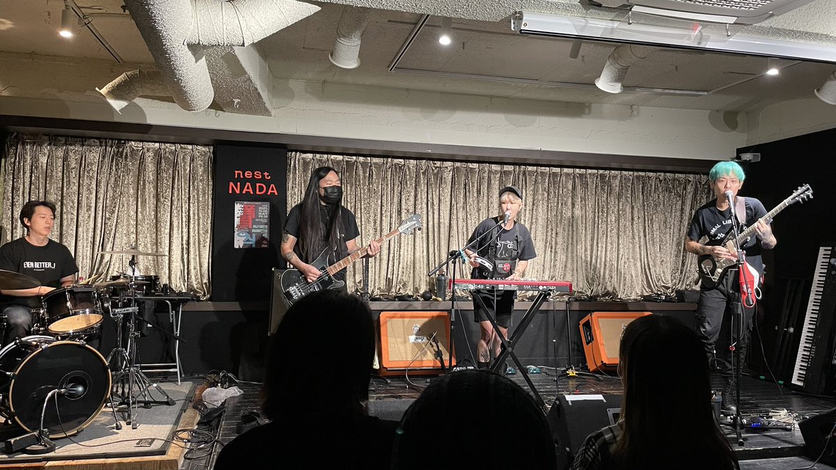 HxC_BlackMurder's tweet photo. Dead Buttons 공연 시작 #DeadButtons #데드버튼즈 #폭력종식 #네스트나다 #NestNADA #홍대 #Hongdae #서울 #Seoul https://t.co/Sr7p2PIrjH