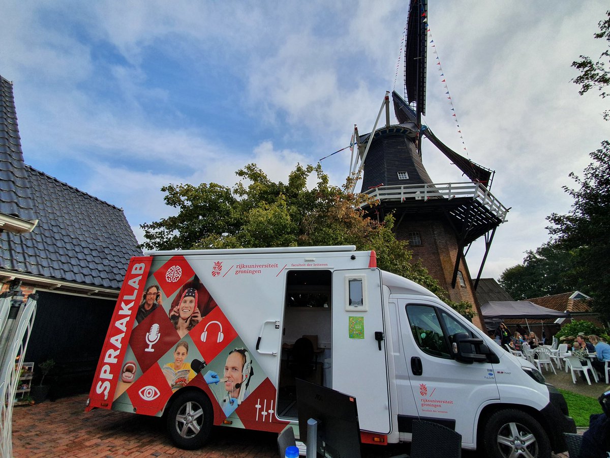Autumn is here and so is October Kindermaand! SPRAAKLAB (@martijnwieling, @FacultyofArtsUG) is starting its outreach tour for children at the wonderful #Stormvogel mill in Loppersum. #molens #erfgoedpartners #spraaklab