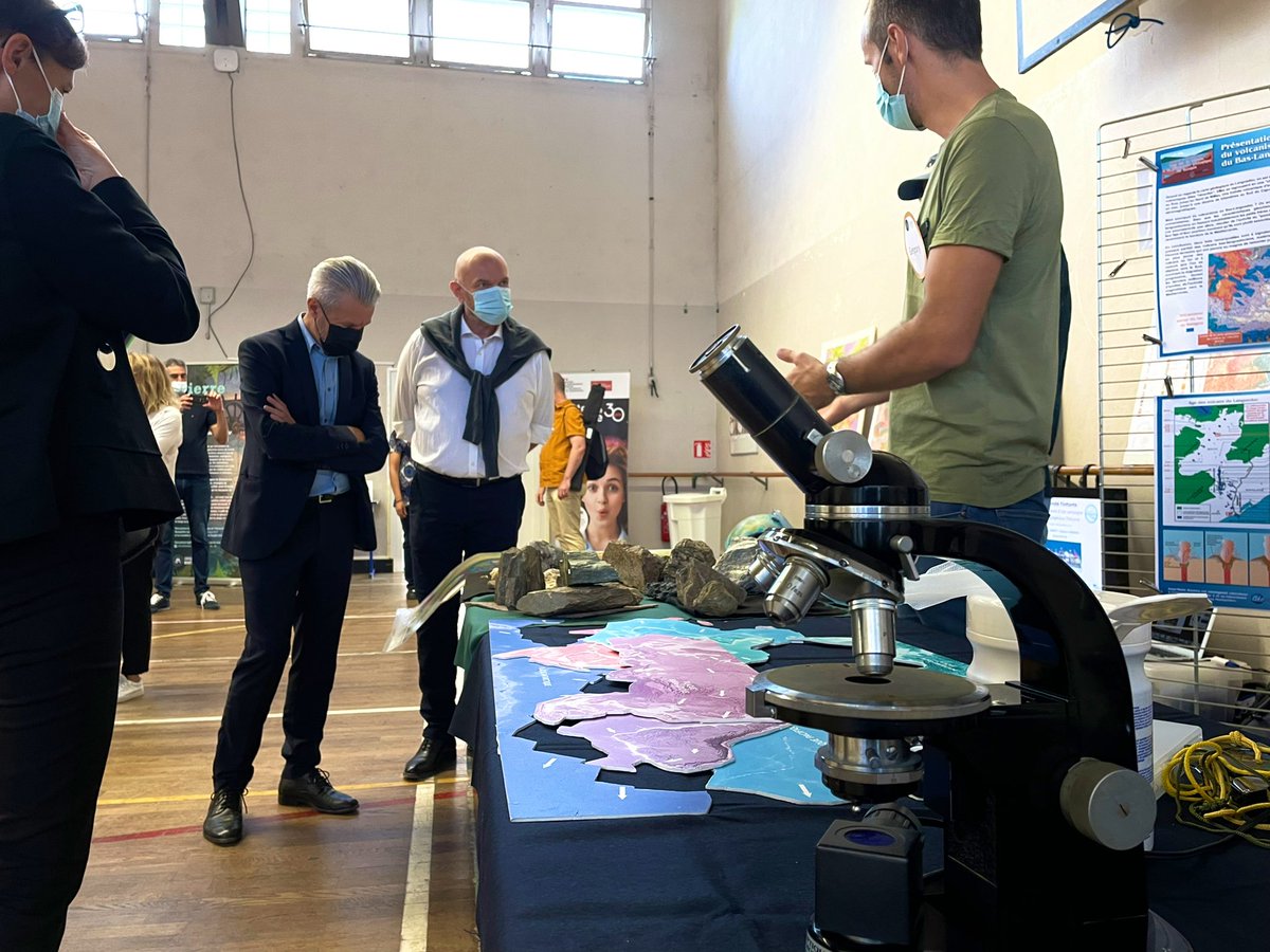 Philippe_Auge's tweet photo. À l’inauguration du Village des Sciences @FeteScience @umontpellier, placé cette année sous le signe de l’émotion et de la découverte, j’ai rappelé mon attachement à nos missions de diffusion large des savoirs et de sensibilisation aux enjeux de la recherche et de l’innovation https://t.co/7FiobQQO0n