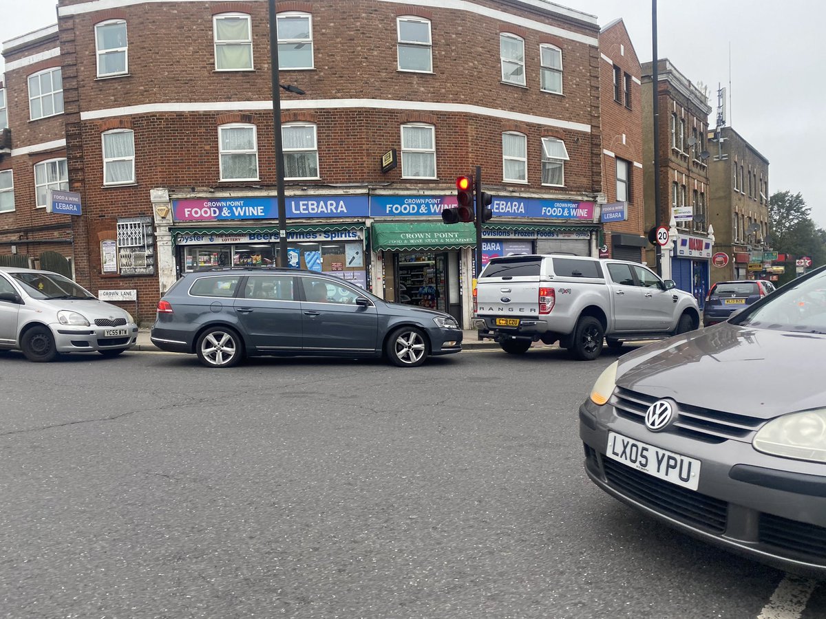 Lewis Goodall tweet media