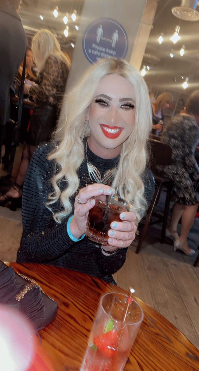 bonniexplore's tweet photo. Another fab night in Leeds 😁. I treated myself to a makeover 😊. Wish I could always look like this #trans #girlslikeus https://t.co/EuzO3GRK0o