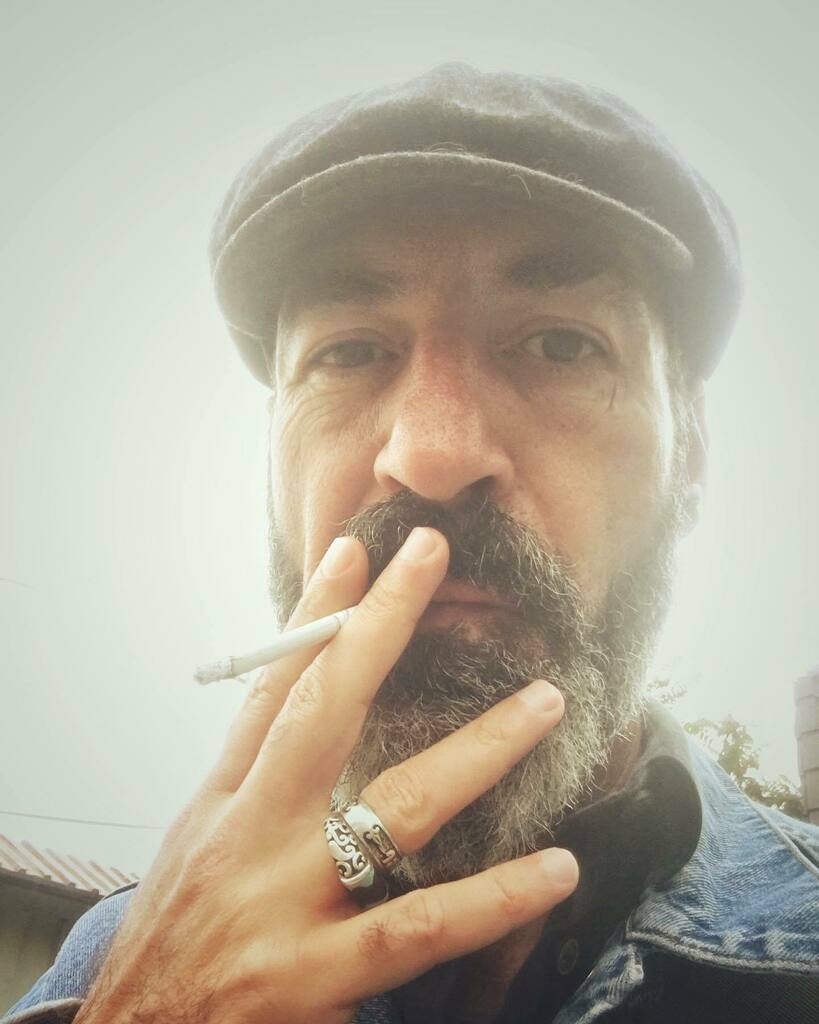 Hrofire's tweet photo. #huys #havat #ser #selflove #selfie #portrait #mobilephotography #mood #rain #sunny #day #fingers #rings #trust #love #faith #christian #2121 #about1321art https://t.co/pe7t4HuNOh https://t.co/jZarJgLrpm