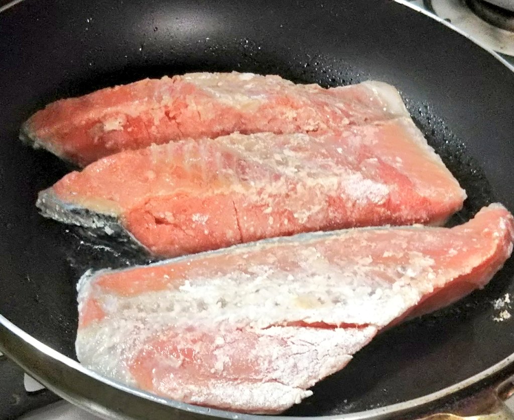 黒いマスク ﾈｯﾄﾘﾝﾁ被害者 北海道支援時ｱｲｺﾝ真っ黒 青空レストラン10月2日 土 母 カレーうまそ ビーフシチューです 宮川大輔さん 遠藤さん うまーい 母 馬なだけに 但馬牛です 鮭ムニエル かれこれ10分以上焼いてるのに T Co