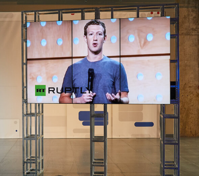 arebyte's tweet photo. .@bengrosser's 'Software for Less' reviewed by Moogz in @worldofFAD
"The first work that caught the ear and eye upon entry yielded an immediate sense of corporate-eeriness".
📖Read full review: https://t.co/lIXKxCW3za
#SoftwareForLess #Facebook #MarkZuckerberg #BigTech #Growth https://t.co/38hOxFfSXL