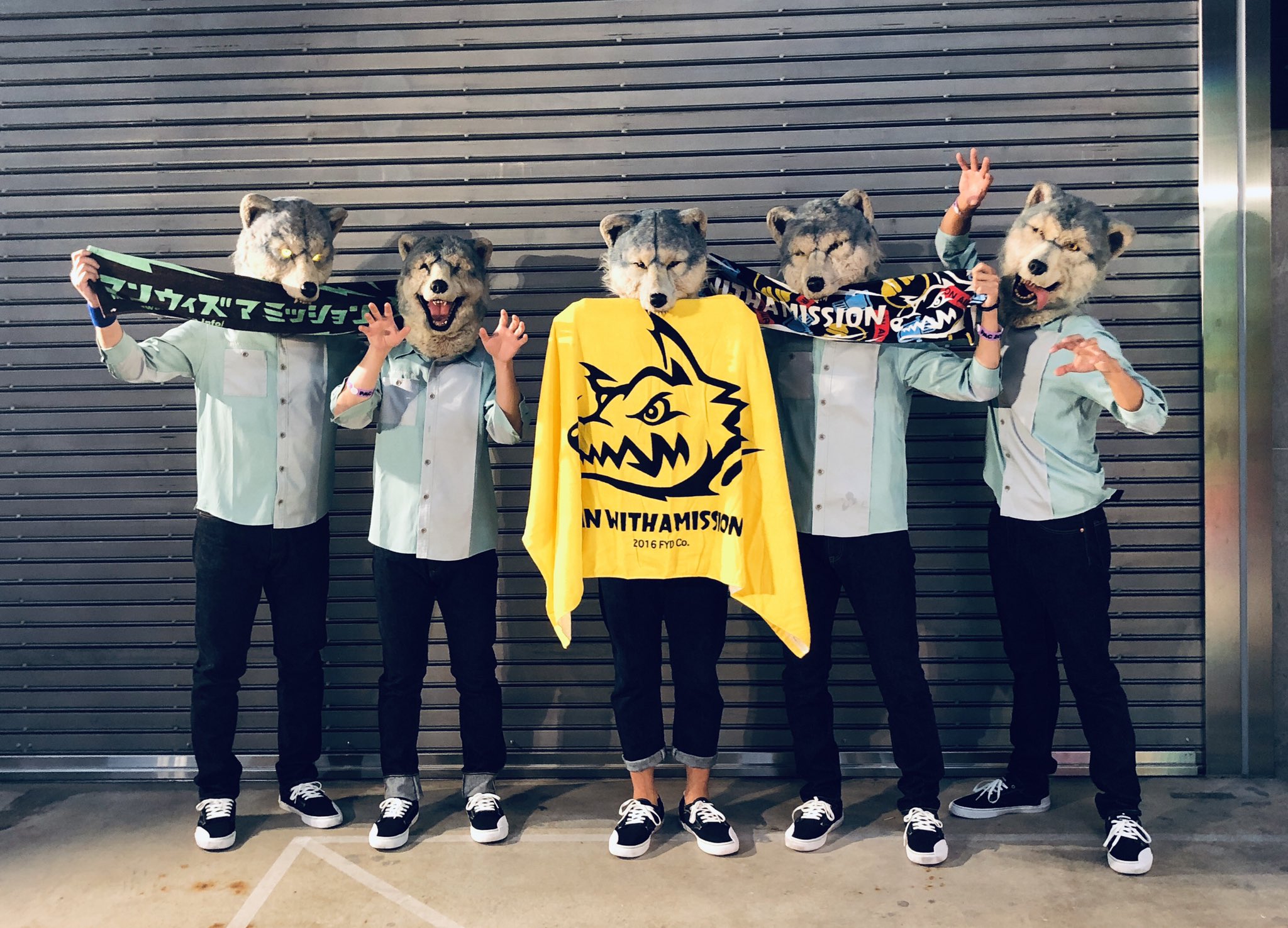 Mwaminfo 本日大発表 Man With A Mission 約3年半ぶりオリジナルアルバム Break And Cross The Walls I 発売決定 新作は2作連続アルバムです 狼達の新たなる一歩をお見逃しなくッッ 詳細はhpをチェック Mwam マンウィズ
