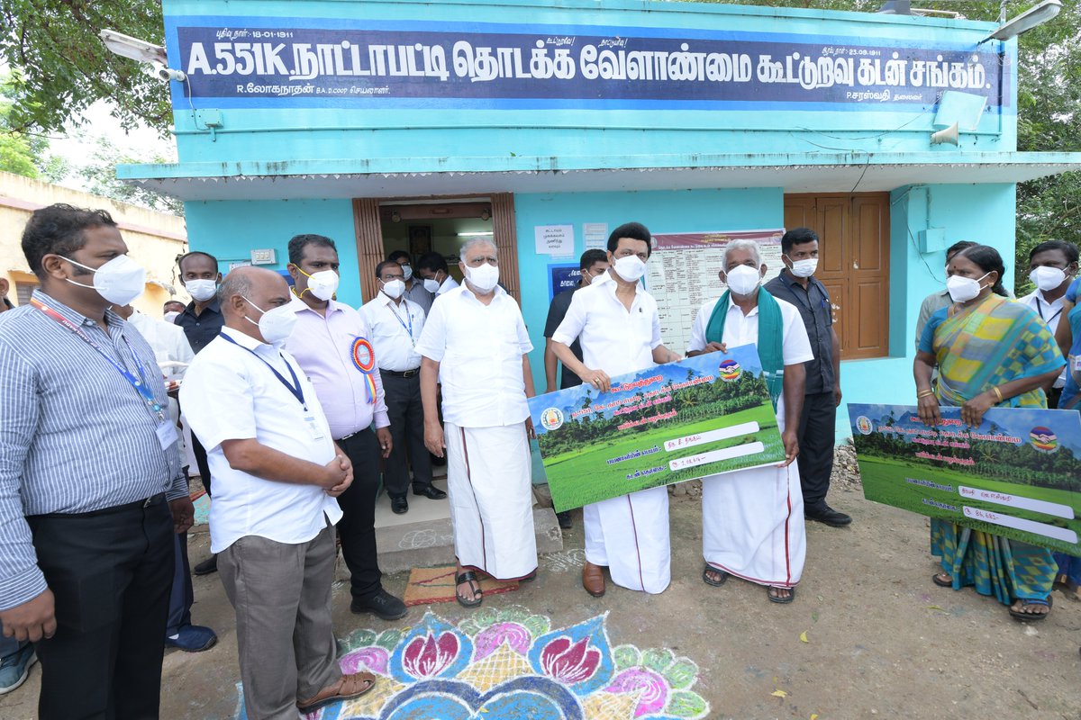 மதுரை - பாப்பாபட்டி #கிராமசபை-யில் பங்கேற்று அவ்வூர் மக்களின் கோரிக்கைக்கேற்ப, கிராம உட்கட்டமைப்பு வளர்ச்சிக்குத் தேவையான திட்டங்களை அறிவித்தேன்.

கே.நாட்டாப்பட்டியில் உழவர்களுக்கு உதவும் வகையில் பயிர்க்கடனுக்கான காசோலைகளை வழங்கினேன்.

கழக அரசு தமிழ் மக்களின் நலனைப் பேணும் அரசு!