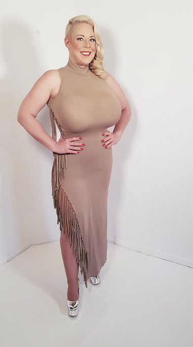 2 pic. Happy #weekend i wish you a fantastic #SaturdayMorning and a good time #CurvyLady https://t.c