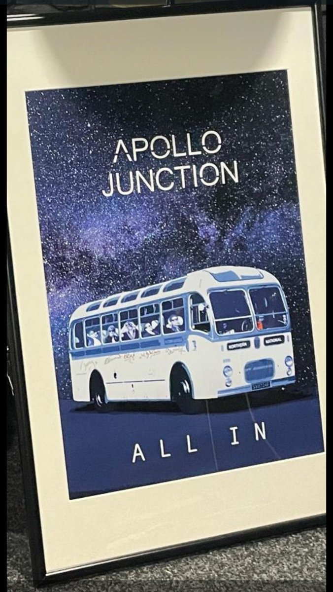 🚨 COMPETITION TIME🚨
If Leeds ⚽ win today, we'll give away a signed and framed photo of our album cover and give you Guestlist to our Mystery Gig 👀
RT &amp; FOLLOW to enter. 
#ALLIN
#lufc