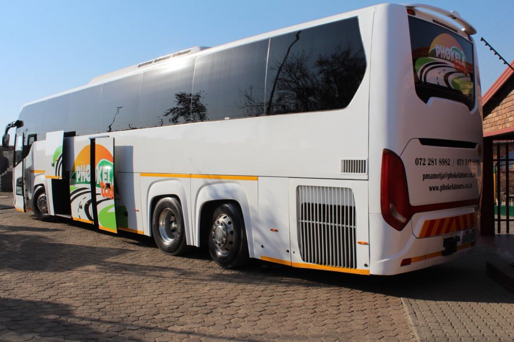 Phokela1's tweet photo. @djsbu @mofaya_official Buses for hire https://t.co/0hYysEL4AD based in Midrand. 0112034116 https://t.co/eX7JTtoogb
