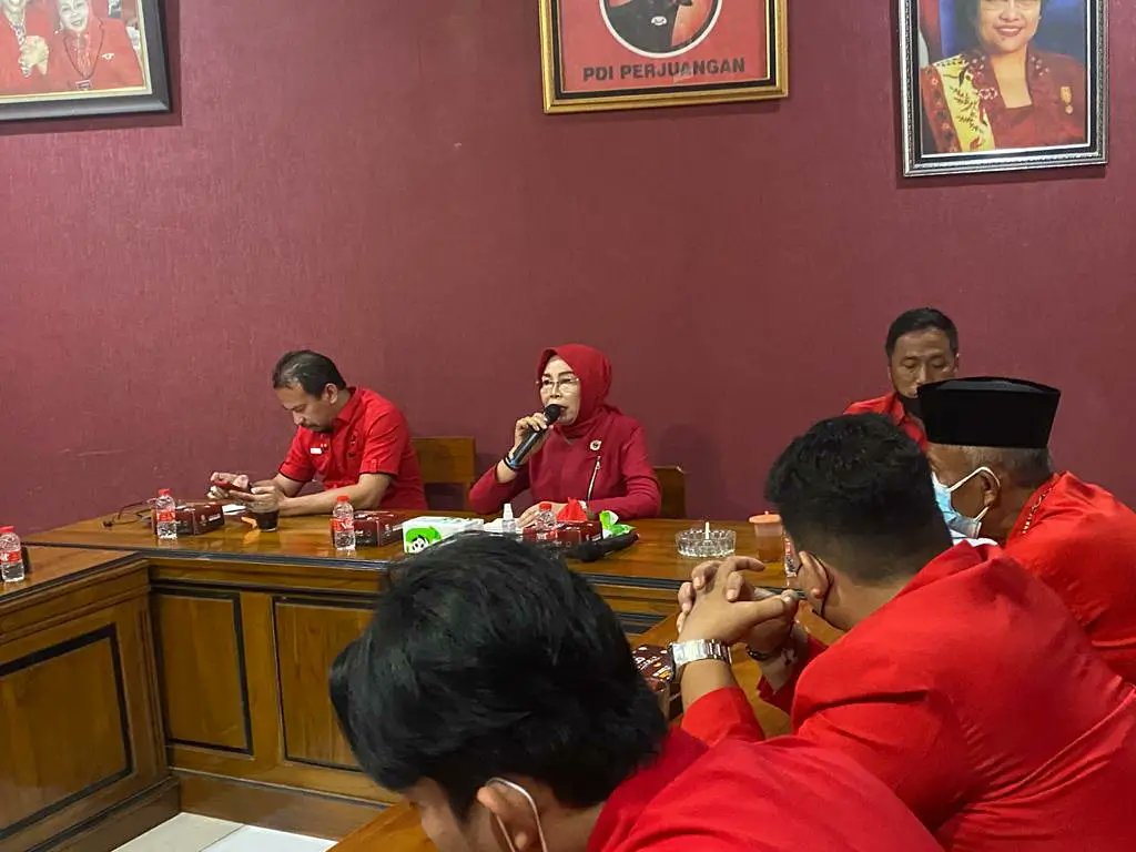 pdipgrobogan's tweet photo. Rapat konsolidasi Fraksi PDI Perjuangan Grobogan terkait kesiapan Komandante 

#pdiperjuangan #grobogan  #srisumarni #merdeka https://t.co/j8HGLoNg4s
