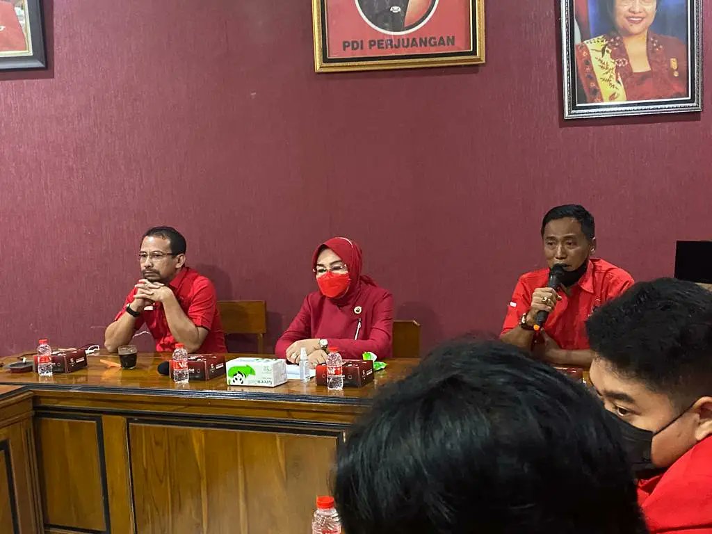 Rapat konsolidasi Fraksi PDI Perjuangan Grobogan terkait kesiapan Komandante 

#pdiperjuangan #grobogan  #srisumarni #merdeka