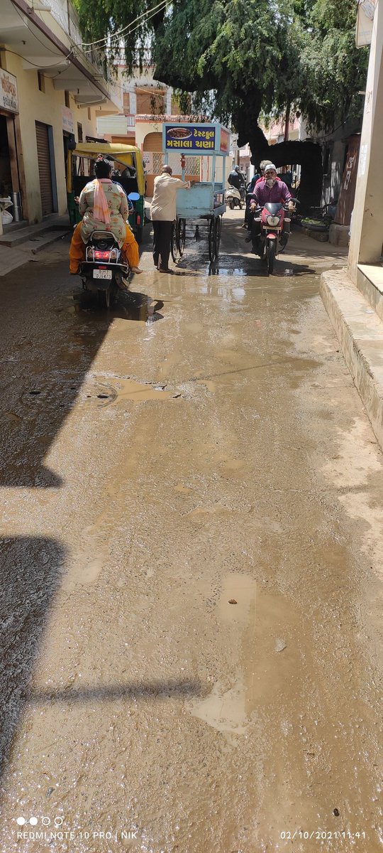 आज पूरे भारतमे स्वच्छ भारत मिशन चल रहा है। जबकी माधापर मे ग्राम पंचायत के सामने ही पिछले एक माह से गटर का पानी रॉड पर बह रहा है। लेकिन ग्राम पंचायत के सरपंच का पेट का पानी नही हिल रहा है। यह है माधापर कि जनता को गांधी जयंती के तोहफा।।।<a href="/KutchDdo/">DDO Kutch</a> <a href="/CMOGuj/">CMO Gujarat</a> <a href="/PMOIndia/">PMO India</a>