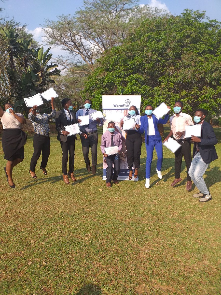 Agness90279727's tweet photo. @WorldFishCenter and NRDC graduates it's pilot and pioneer class in aquaprenuership. Successful business pitching from students. 3 students were picked for developing best business plans👏👏 @CathyMwema @NetsayiMudege we wait to see their businesses actualised! https://t.co/x4CApwCFiD