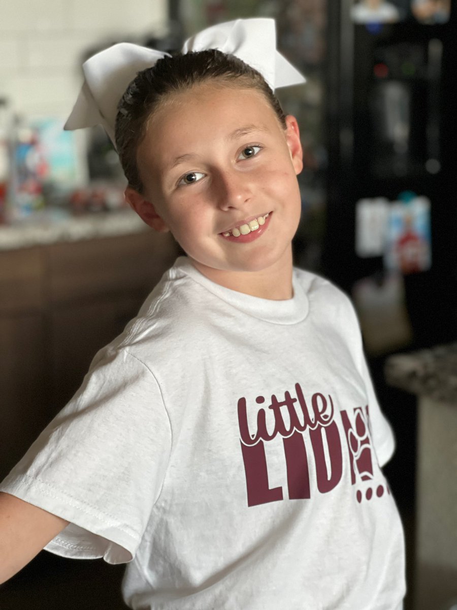 KnIhT_tNeReFfId's tweet photo. A future @mrhs_athletics cheerleader!!! My daughter had the time of her life being a part of the Little Lions tonight and performing at halftime. It was great seeing @SVViperPride alums continuing to be #extraordinary role models to the next generation. #onceaviperalwaysaviper https://t.co/RQj562AjuA
