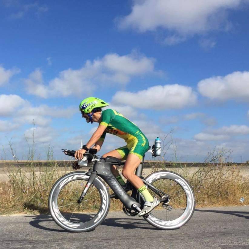 Tricamaleon's tweet photo. Queremos desear mucha suerte y fuerza a Rizos (Manuel Morgaz) en su segundo día en el #toroman y esos más de 160 km de bici.
Ayer terminó tercero después de 5 km de nado y más de 80 km BTT.
#triatlon #triathlon #running #bike #run #ironman #cycling #triathlete #ciclismo #swim https://t.co/8IhV1hCxub