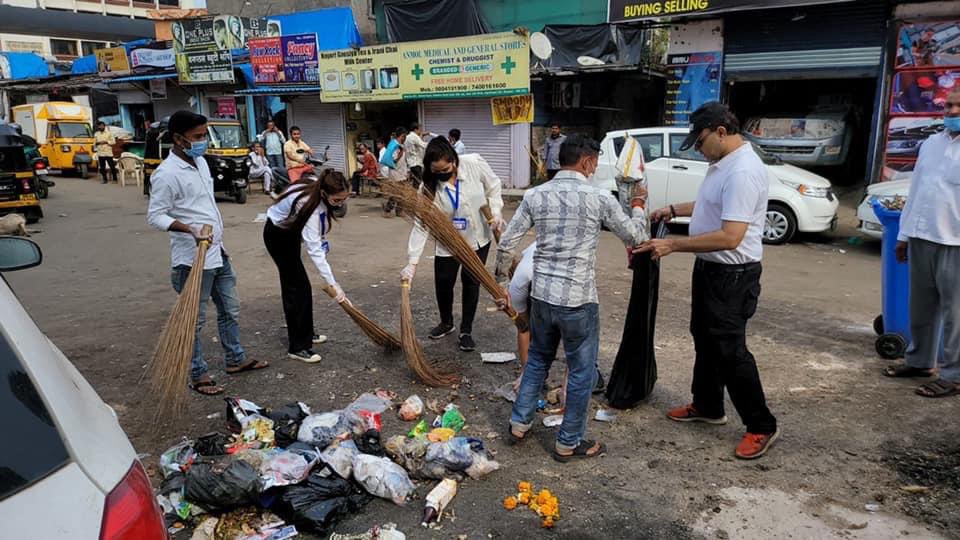 ShumailaaKhan's tweet photo. In the loving memory of our nation’s father on the day of national importance Gandhi Jayanti , great initiatives of cleaning, surrounding and sanitisation of local area of WARD 61. Under the guidance of @waseemjavedinc @mumbaihelpline_  #cleanmumbai #AzadiKaAmritMahotsav https://t.co/uUlm7NnMuq
