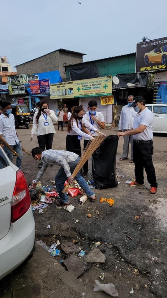 ShumailaaKhan's tweet photo. In the loving memory of our nation’s father on the day of national importance Gandhi Jayanti , great initiatives of cleaning, surrounding and sanitisation of local area of WARD 61. Under the guidance of @waseemjavedinc @mumbaihelpline_  #cleanmumbai #AzadiKaAmritMahotsav https://t.co/uUlm7NnMuq