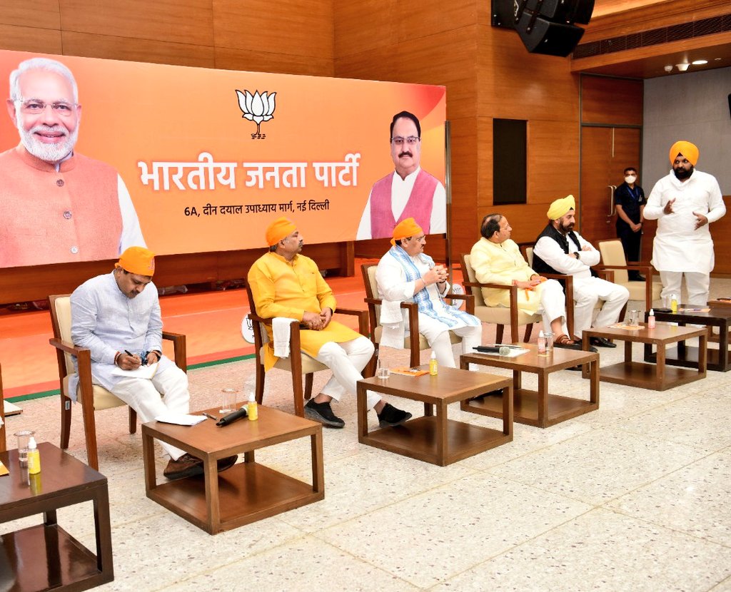 impreetsbakshi's tweet photo. कल बैठक के दौरान सतकार्योग भाजपा के राष्ट्रीय अध्यक्ष @JPNadda जी के आगे अपनी बात रखने का अवसर प्राप्त हुआ, मैं माननीय अध्यक्ष जी का 'सिख भाईचारे' की तरफ से धन्यवाद करता हूँ जिन्होंने एक पारिवारिक माहौल में हमे सुना व आगे भी यह पारिवारिक सम्बन्ध कायम रखने बात कही।🙏
@blsanthosh https://t.co/nPtwVeij6b