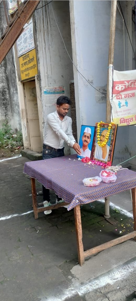 dvvnlmainpuri's tweet photo. आज उपखण्ड कार्यालय मैनपुरी शहर प्रथम व द्वितीय के समस्त अधिकारी व संविदाकर्मीयों ने महात्मा गांधी जी व लालबहादुर शास्त्री जी के जन्मजयंती पर उनको पुष्प अर्पित कर श्रद्धांजलि दी गयी। @ptshrikant @DVVNLHQ @MDDVVNL @UPPCLLKO @mduppcl @ankushtofficial @DvvnlDirectorT @UppclChairman https://t.co/eIfV2pSkq3
