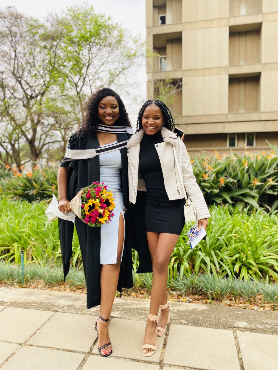 Teetee_Mashigo's tweet photo. Studying while working was not easy but hard work and God’s faithfulness kept me going. Special shout-out to the ⁦@past3amsquad⁩ for all the motivation. I am a 2x Wits Graduate 🎉🍾 https://t.co/xv0qGc4SXS
