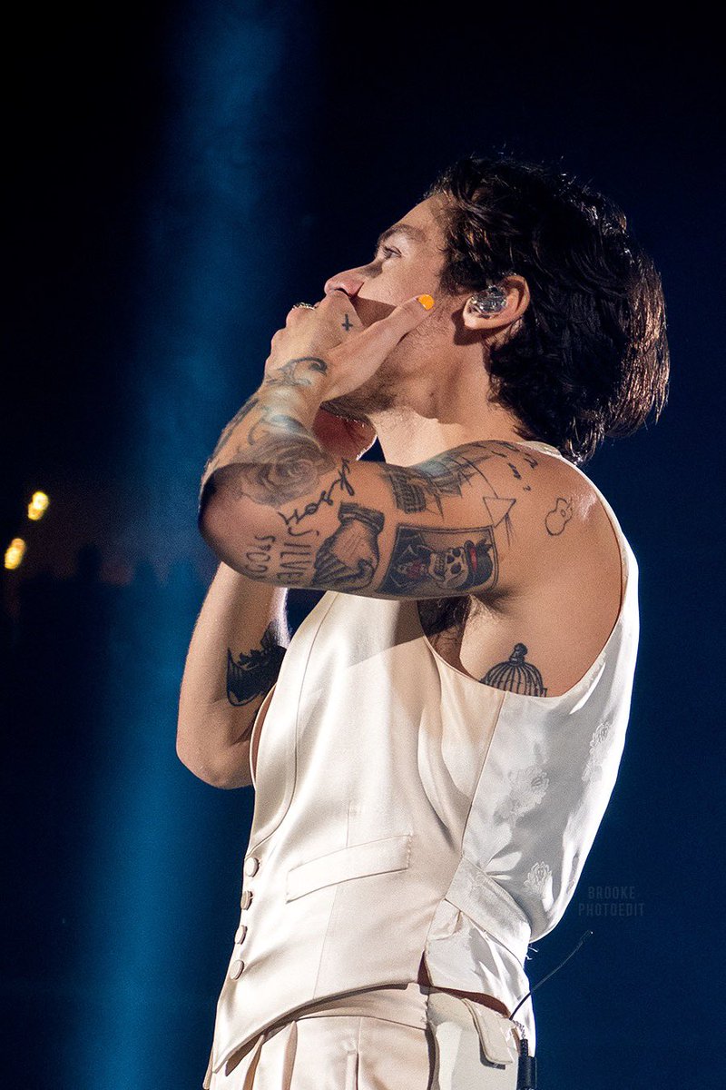 brookephotoedit's tweet photo. Harry Styles (@Harry_Styles)
Love On Tour - Nashville Night 2
#LoveOnTourNashville https://t.co/Lzjs9cMmlm