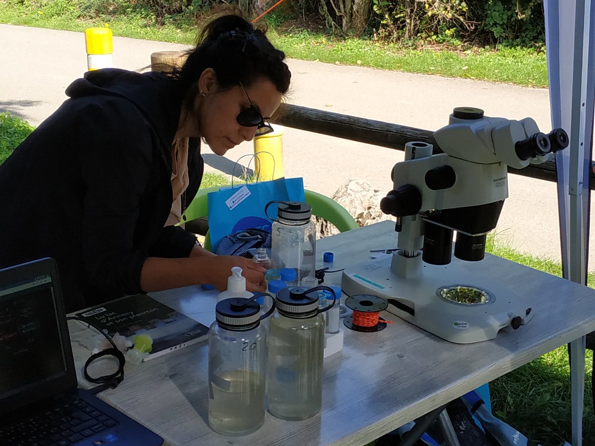 CnrsAlpes's tweet photo. Maintenant on peut vous le dire ! "La pêche 🎣 a été bonne" ! Après filtration du contenu des filets, à l'aide du 🔬 #planktoscope et grâce aux 🧑🔬🧑💻 @liphy_lab et du #LPCV, nous avons bien observé la #biodiversité de la vie minuscule du lac !! #CNRSinsolite https://t.co/UwEaKEF2Dn