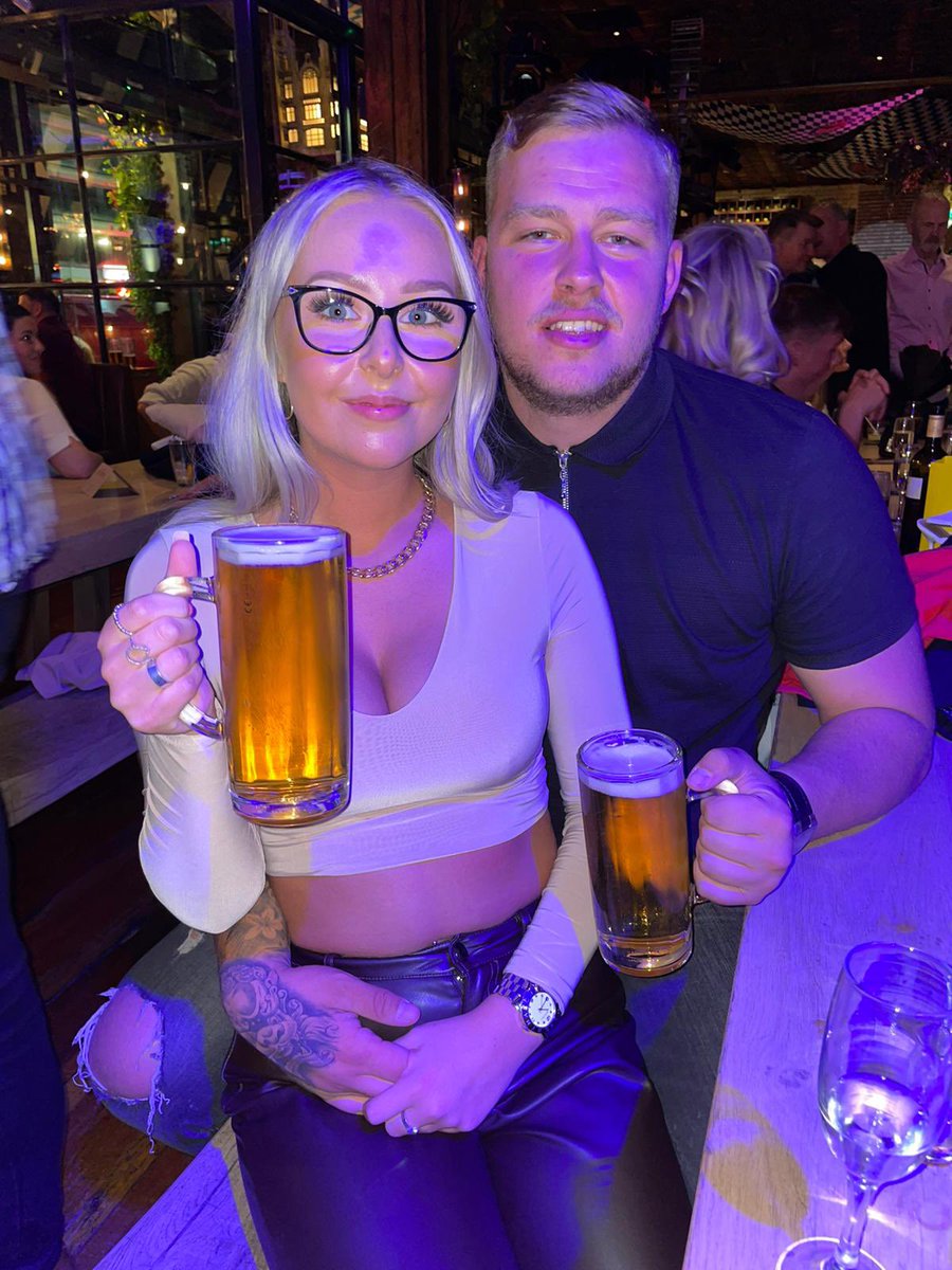 kay1_8's tweet photo. Can anyone find this girls name? My mate @OwenHalyy a.k.a 🦉 fell in love last night but nothing come off it! From the manny area, likes and retweets needed! Let’s find this pro rugby player his new found love https://t.co/qcLIybW3eC