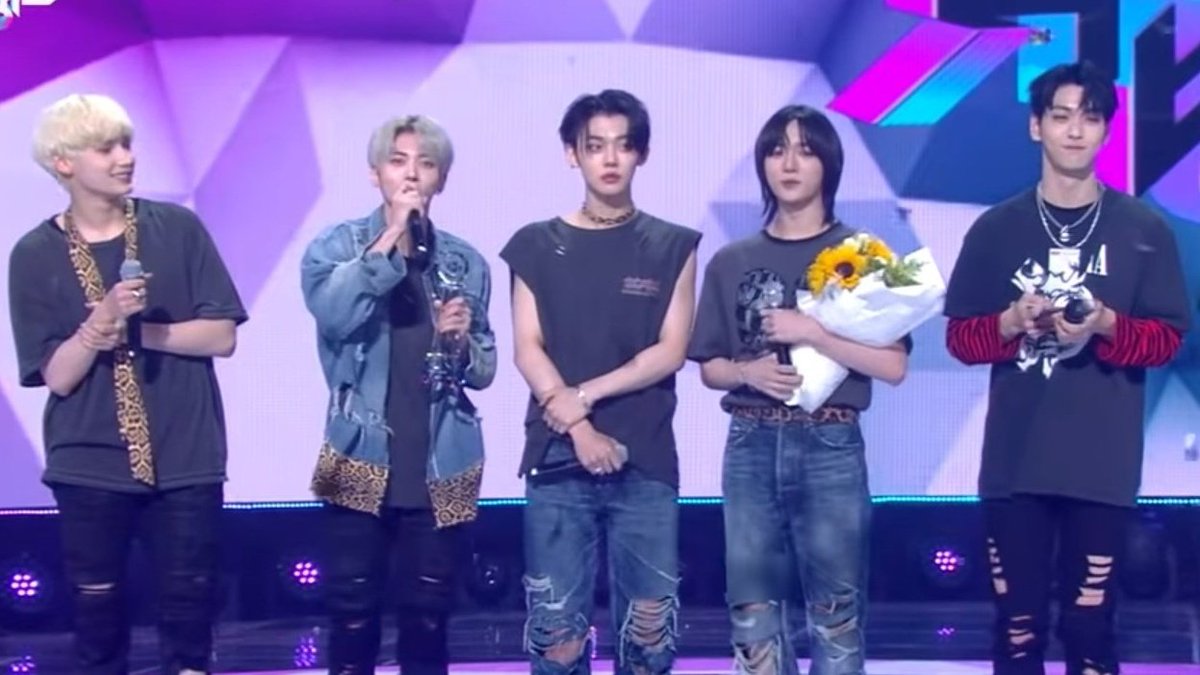werii_tareq's tweet photo. I'm so grateful to Soobin because on 'Music Punk' he's the best MC we love you, you're the best
@TXT_members @TXT_bighit @TXT_bighit_jp @allayobinne
#SOOBIN #WellDoneSoobin
THANK YOU MC SOOBIN๐. https://t.co/eAlX3RKsZL