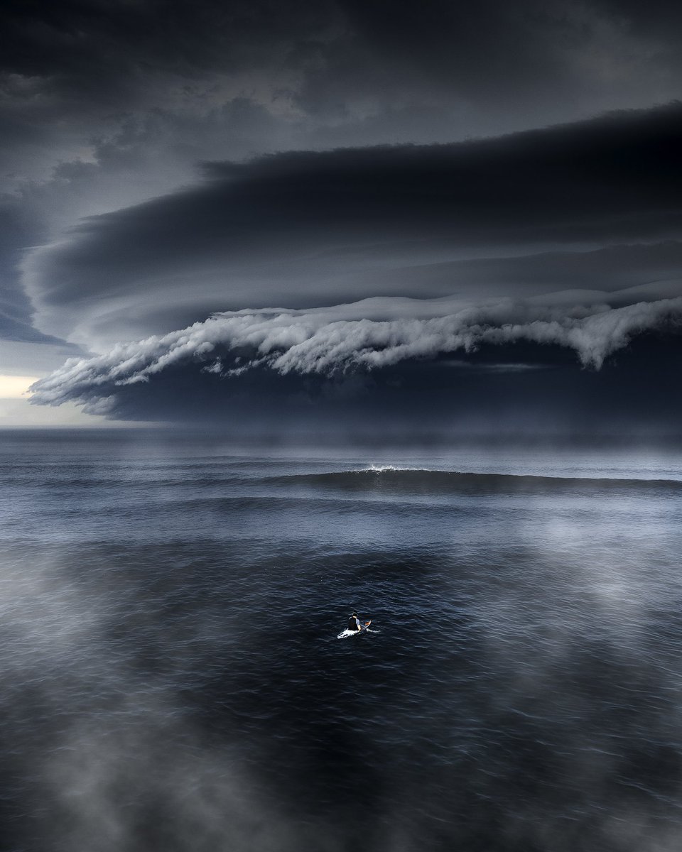 trenny_m's tweet photo. Storm surfer ⛈ https://t.co/KbYSmBjNl6