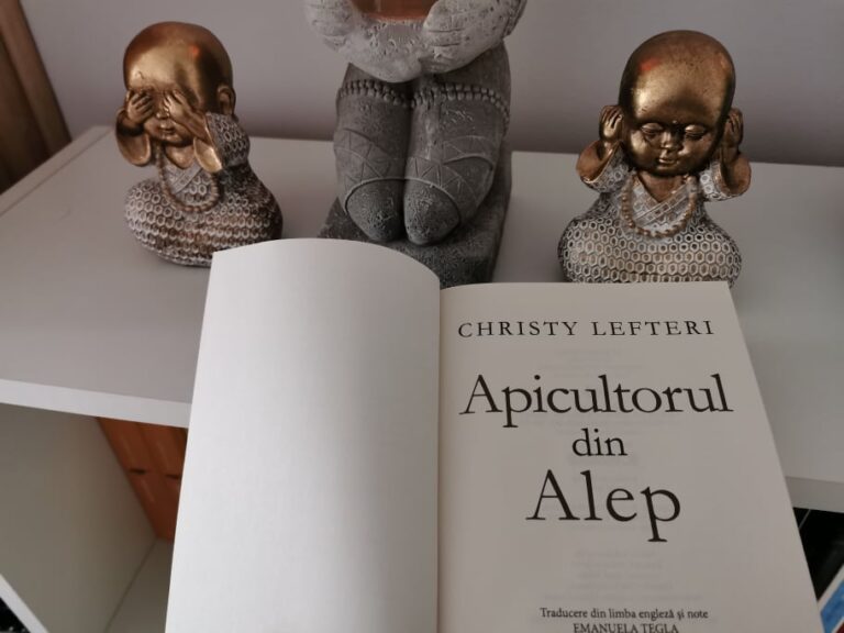10Recenzii's tweet photo. Cititi o carte mai mult decat interesanta: Apicultorul din Alep, scrisa de Christy Lefteri! Incantatoare! ✅
https://t.co/fdkBTOpixG https://t.co/zUeTO9KPR2