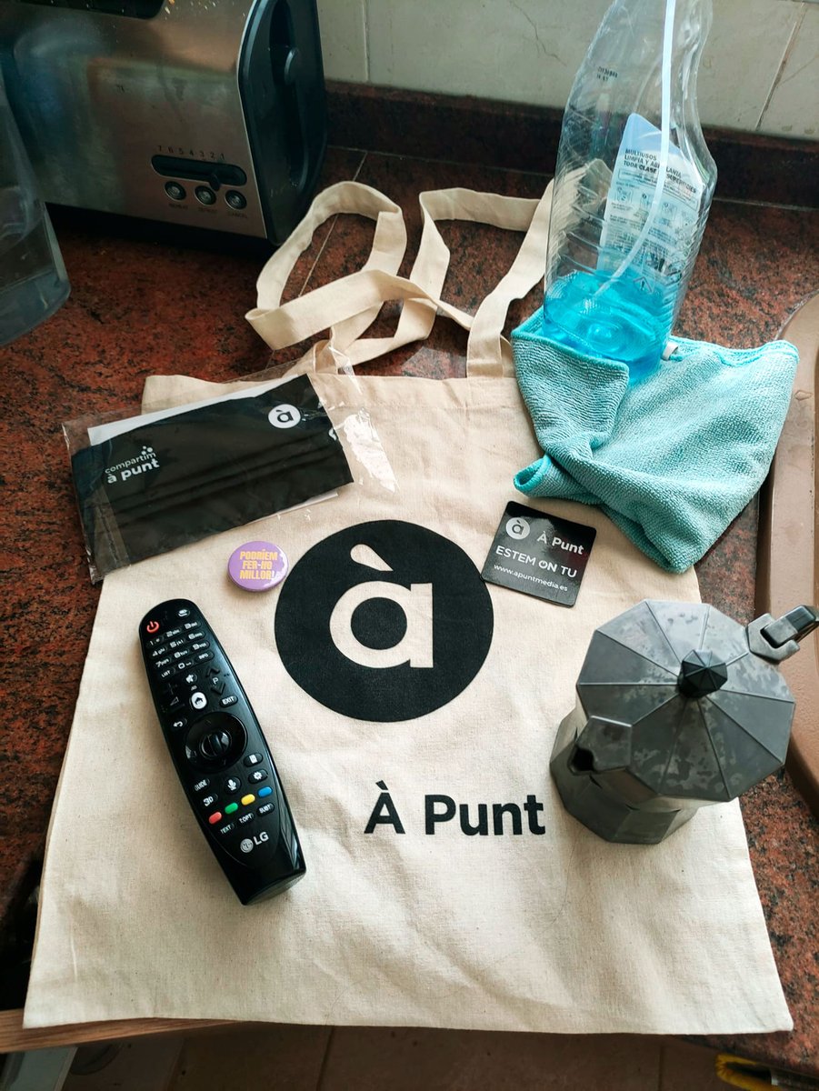 Vols guanyar este pack?

1. Segueix-nos.
2. Comparteix esta publicació.
3. Aprofitant que hem parlat de la llei de regulació del lloger, conta'ns anècdotes amb veïns, companys de pis, arrendaments... 

A les 12:30 el sorteig!

*Només imant, xapa, mascareta i totebag inclosos.