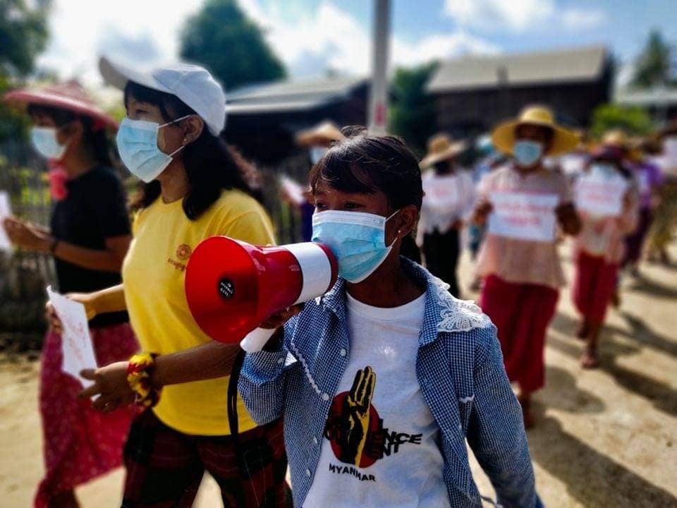 IrrawaddyNews's tweet photo. Villagers from northern Salingyi and eastern Yinmarbin in Sagaing Region continued their daily protest against the military regime on Saturday. 

(Photo: People’s Media Network-Monywa) 
#WhatsHappeningInMyanmar https://t.co/ZpvfdJG1QN