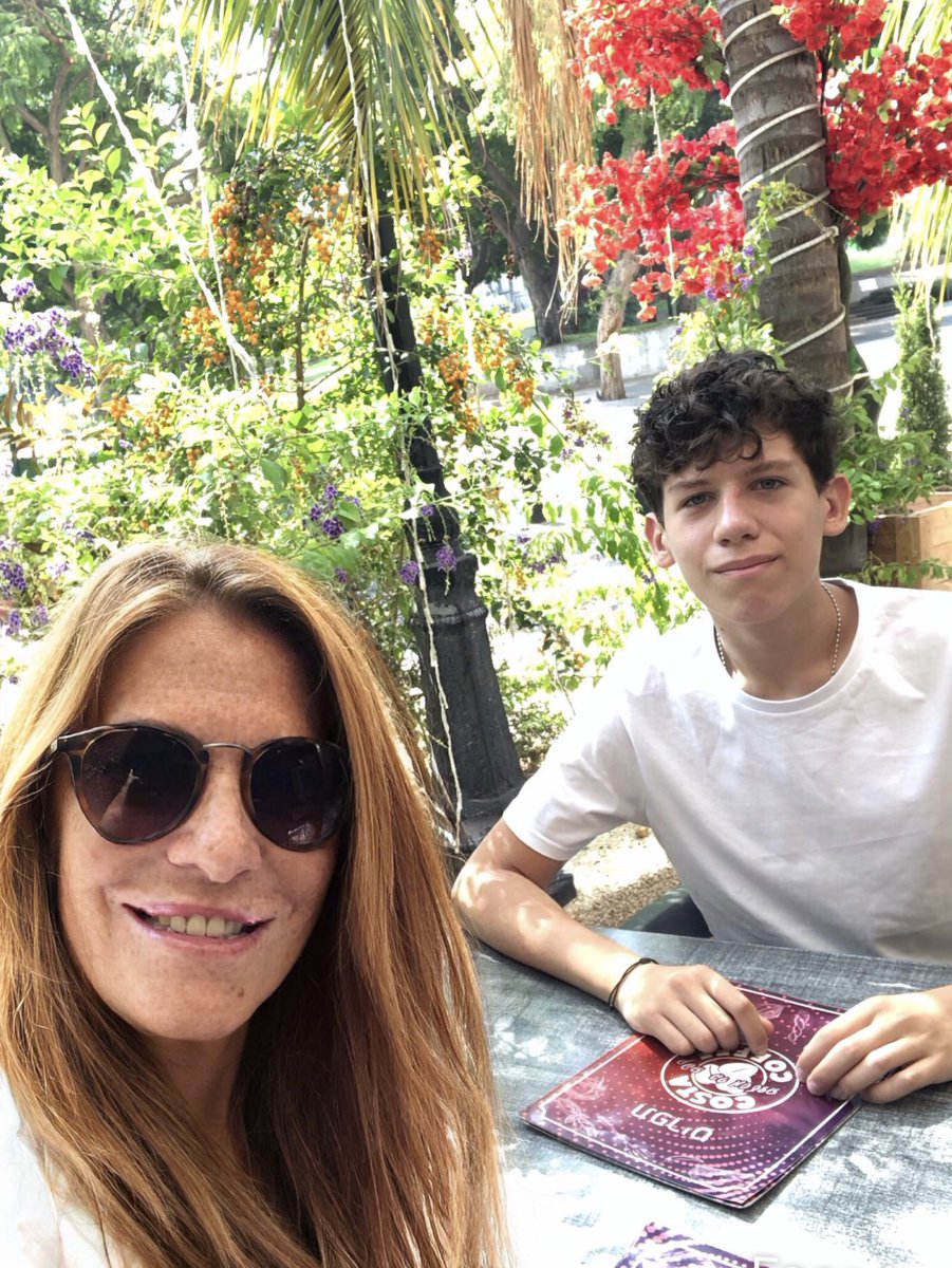 roitele1's tweet photo. Festejando con mi primer amor! #ad120 https://t.co/rM4emFPjSW