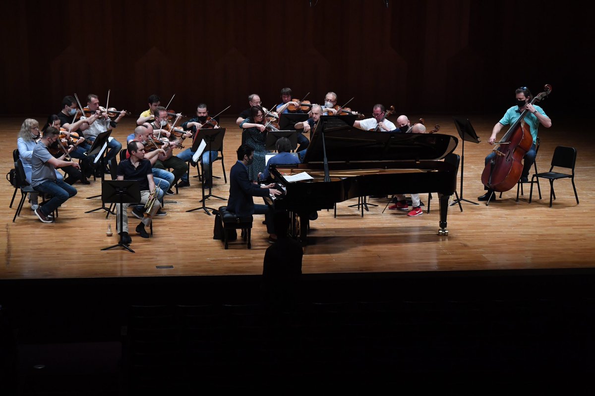 Final preparations for the premiere concert!
At 17:00, the Seoul Arts Center will host the premiere concert of the Moscow Soloists Chamber Ensemble under the baton of Yuri Bashmet.