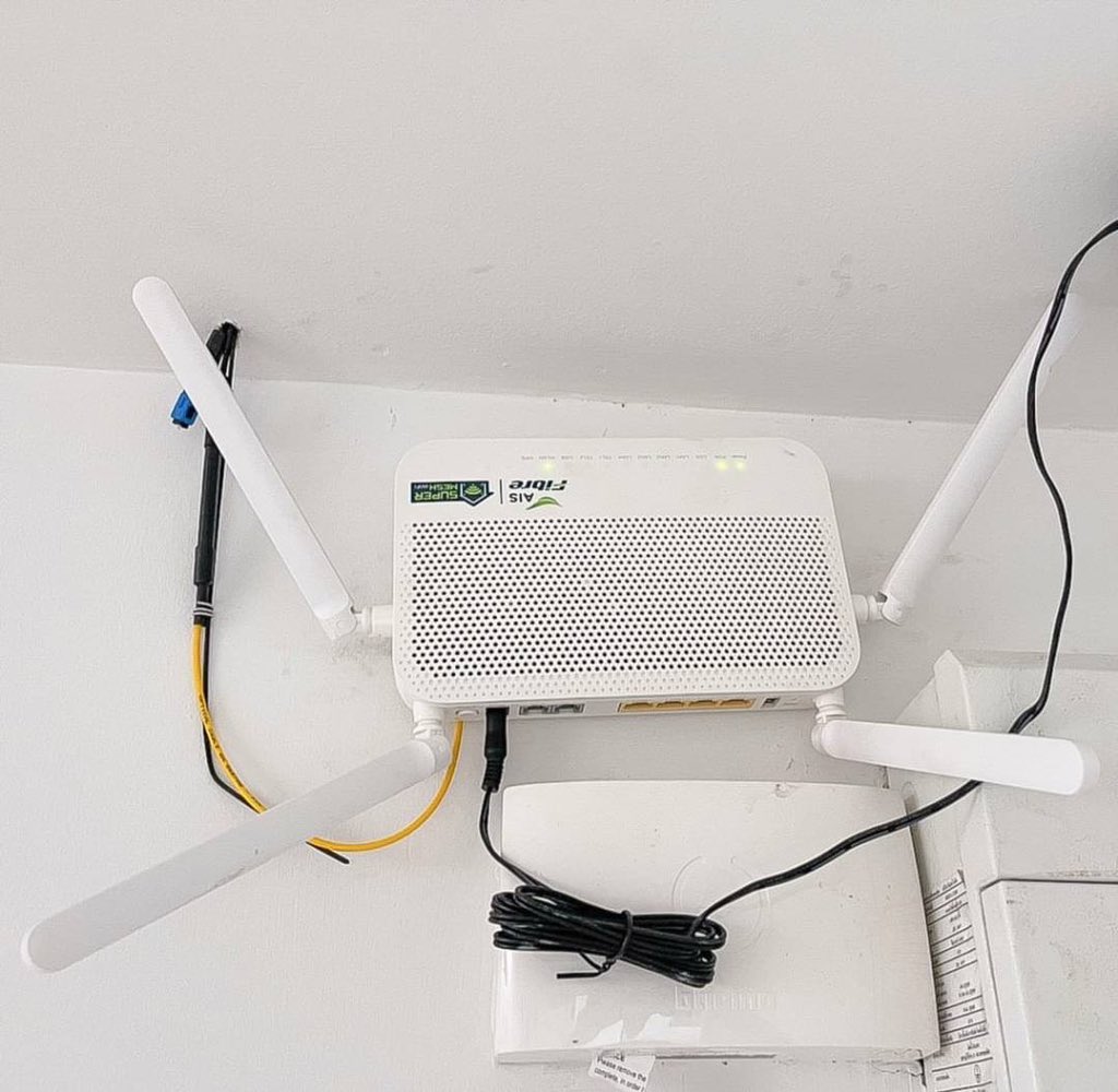 บอกเลยว่าทางเราเป็นแบรนด์รอยัลตี้ของ #AISFibre มา 4-5 ปีแล้วและจะเป็นตลอดไป เน็ตเร็วคุณภาพ แถมเซอร์วิสดีที่ 1 ซ่อมไว นัดตรงเวลา โทรปรึกษาพนักงานก็ใจเย็น แม้บางทีตัวดิฉันเองจะเกรี้ยวกราดใส่ไปบ้าง แต่พนักงานทุกคนบริการดีเยี่ยมสุดๆ คนที่กำลังหาติดตั้งเน็ตบ้าน Recommend!!