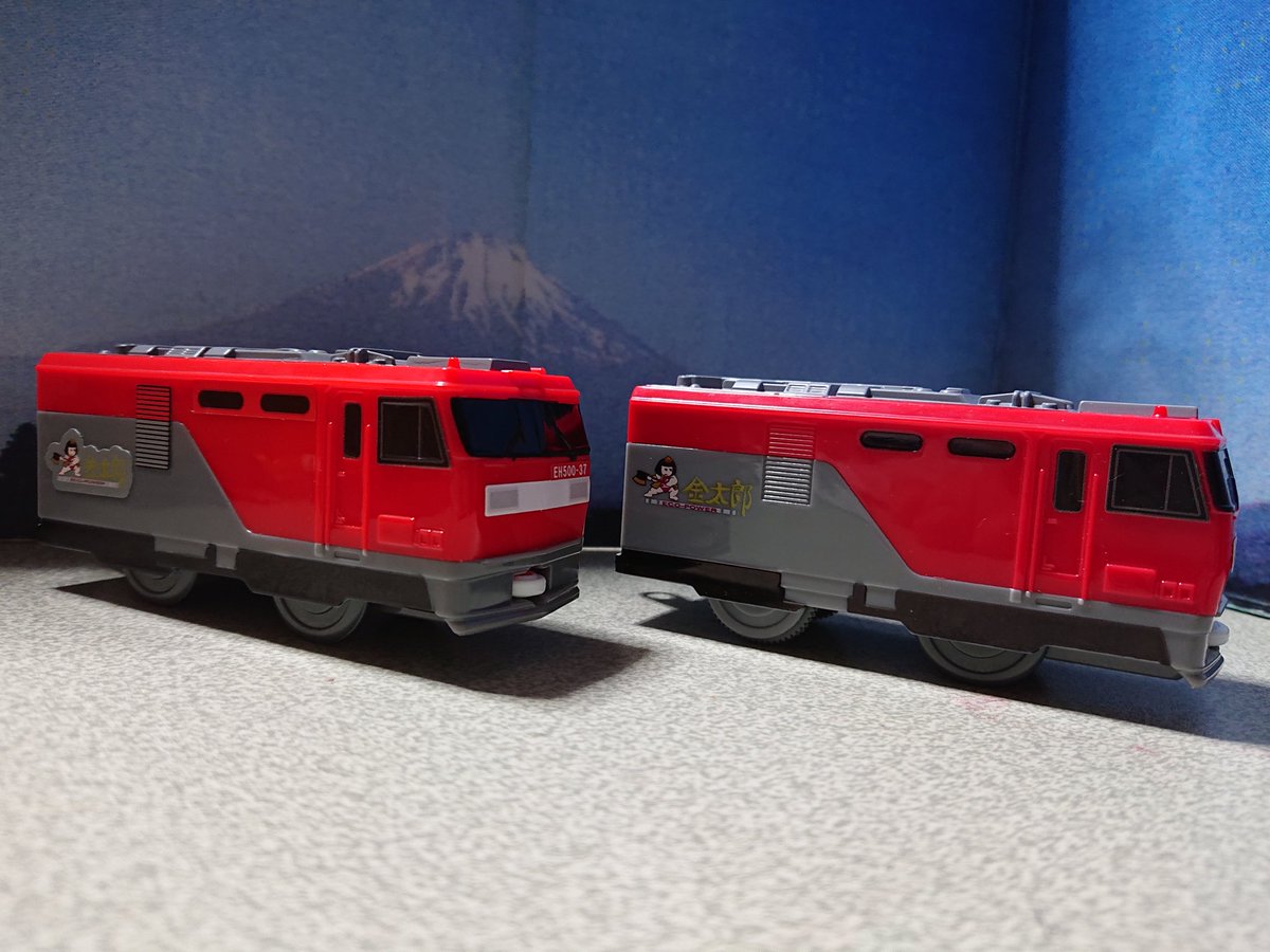 しょうちゃん On Twitter Eh500形電気機関車 金太郎 パンタグラフが前にある車両で 側面ロゴは全てシールです ナンバーは37号機 以前出たeh500も37号機でした 背中合わせに連結させたいですね 金太郎ロゴが前回は印刷だったので少し劣化してます マクドナルド