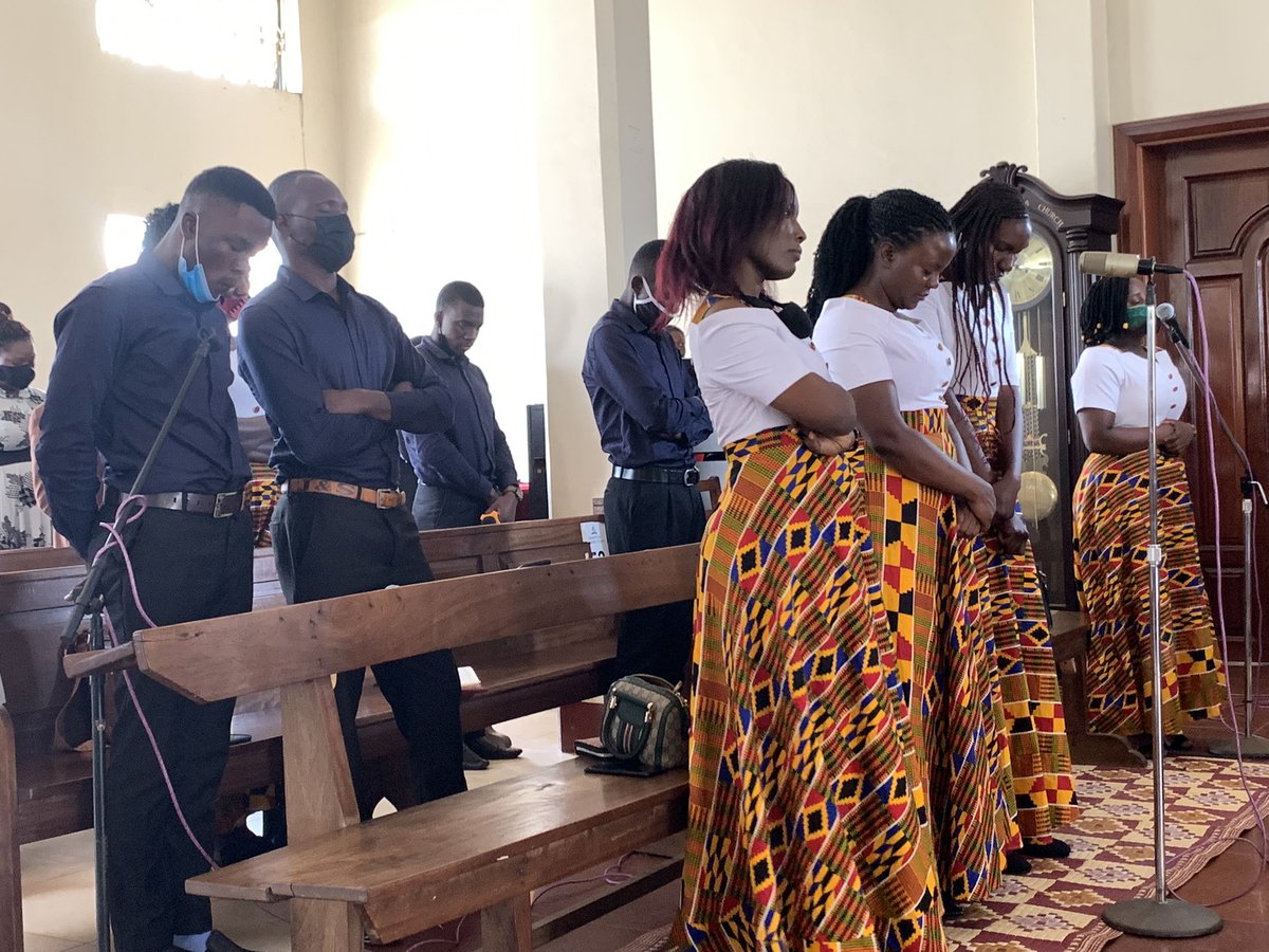 #HappySabbath Elder Elijah Mutaabazi dedicating tithe &amp; offering to God.