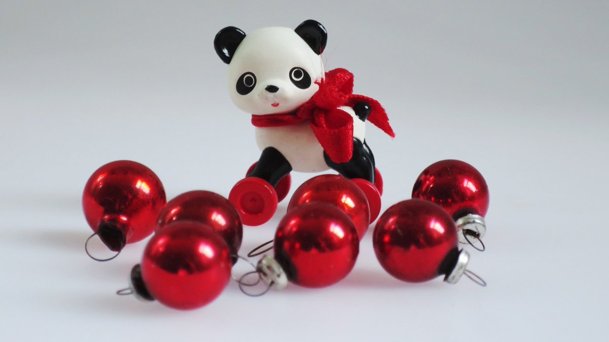 swirlingO11's tweet photo. Super Tiny #HalfInchOrnaments #tinypulltoy #pandapulltoy #ChristmasMini #holidayMiniatures #vintageDollhouse mercury glass ornaments #Tmtinsta #EtsyteamUnity #Wisetweet #pteam #TmVtgUSA #Shopsmall #shopearly https://t.co/Y7bWdYY9TF https://t.co/KeG6lEmhFK