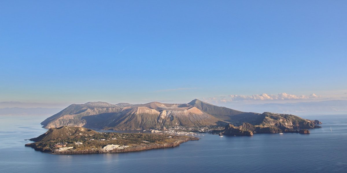 MediasetTgcom24's tweet photo. Sicilia, Protezione Civile allerta gialla per l'isola di Vulcano  #isoladivulcano https://t.co/2ULciswQik https://t.co/Hhc65ddpUn