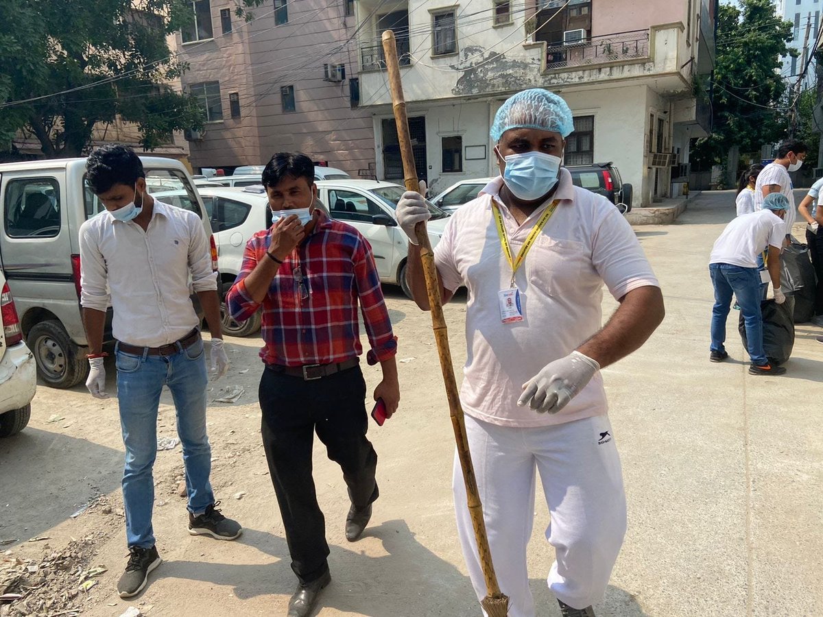 StarEduOfficial's tweet photo. Gandhi Ji always believed that a strong country could only be built on the shoulders of cleanliness. Glad to share that students of StarEdu came forward to work on Gandhiji's wishes. 

#SwachhBharatAbhiyan #SwachhBharatMission  #CleanYourCountry #GandhijisMission @swachhbharat https://t.co/Wrp7PoThnH