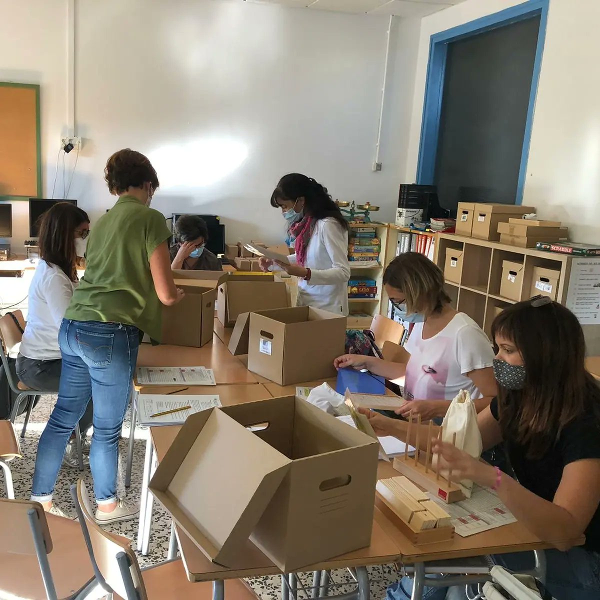 zer_conca's tweet photo. Setmana de reunions d'aula perquè les famílies puguin conèixer de primera mà com aprenen els seus fills i filles a les nostres escoles. Gràcies famílies! #zerconca #laboratoridetransformacióeducativa #escolarural #escolapetita #EscolesVerdes #families #compartir https://t.co/N4ij3EYUpb
