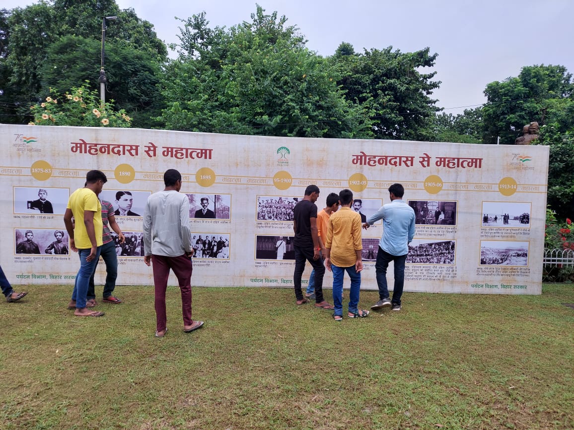 TourismBiharGov's tweet photo. #गांधीजयंती के अवसर पर #पर्यटनविभाग द्वारा आयोजित राष्ट्रपिता महात्मा गाँधी की जीवन यात्रा पर आधारित छायाचित्र प्रदर्शनी की कुछ झलकियाँ !
#IconicEvent #Gandhi #GandhiJayanti #MahatmaGandhiJayanti #Mahatma #MahatmaGandhiji #AzadiKaAmritMahotsav #Bihar https://t.co/Zzngh66JI4