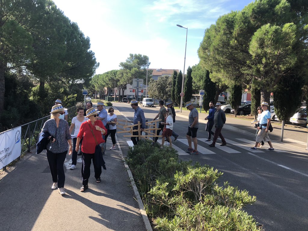 CastelnauleLez's tweet photo. C’est parti pour la marche déambulatoire au #Devois, échanges entre élus et habitants du quartier
@FLafforgue @LaurentPradier2 https://t.co/r1EZmLOncx