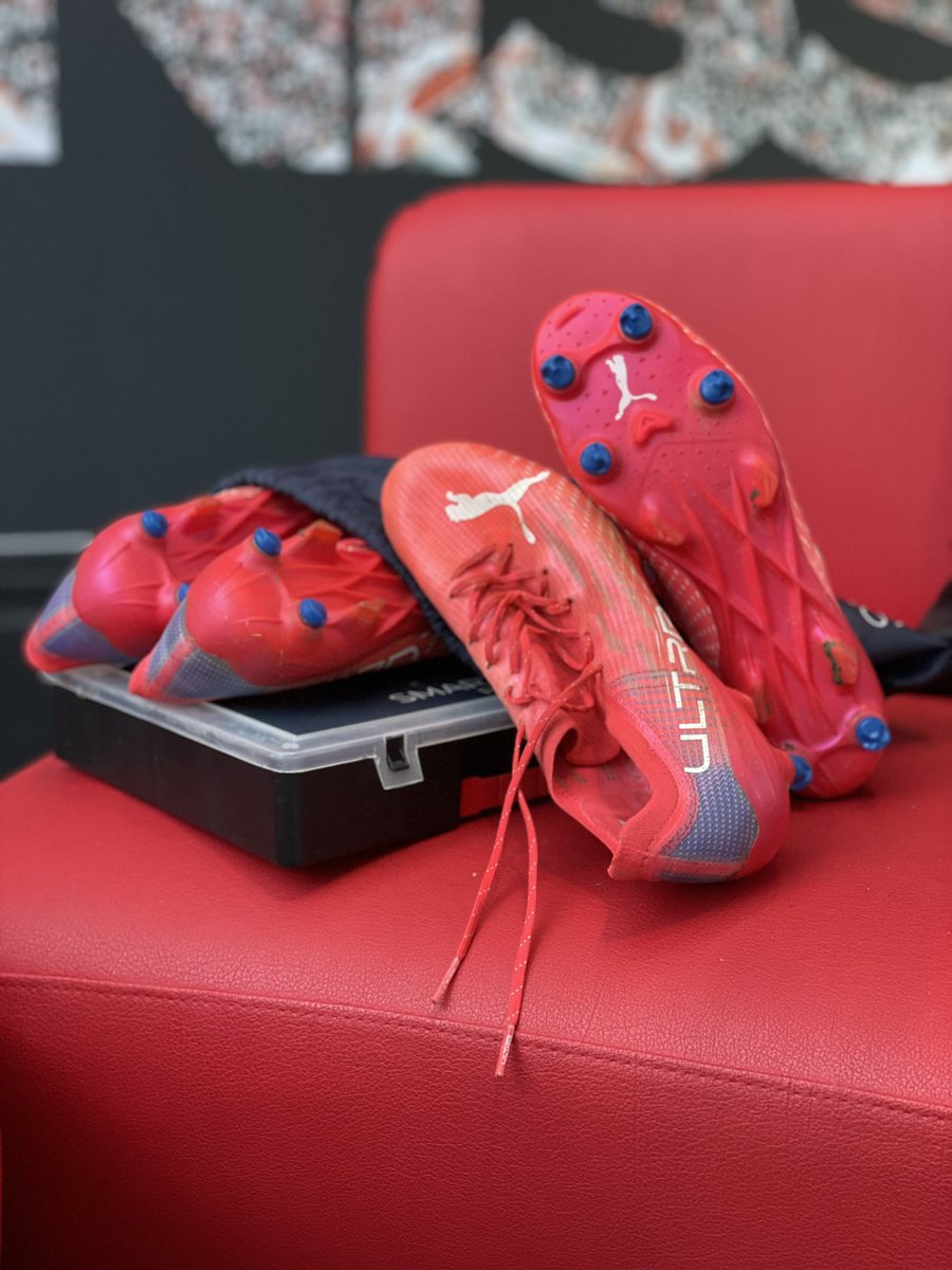 SmartPowerstud's tweet image. Balles neuves pour @andydelort7 pour #ogcnsb29 ! Vos pronos : il marque ou il bat son record de vitesse ? ( record actuel de #ligue1ubereats ). Go Andy, avec nos crampons, fais « voler » tes #puma 🚀🦈 #ogcnice #andydelort #smartpower #butligue1
