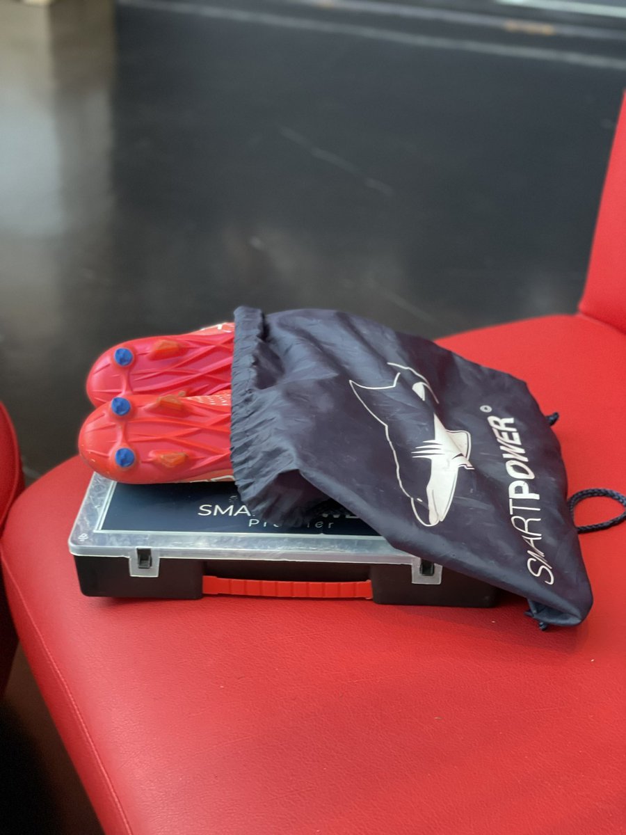 SmartPowerstud's tweet image. Balles neuves pour @andydelort7 pour #ogcnsb29 ! Vos pronos : il marque ou il bat son record de vitesse ? ( record actuel de #ligue1ubereats ). Go Andy, avec nos crampons, fais « voler » tes #puma 🚀🦈 #ogcnice #andydelort #smartpower #butligue1
