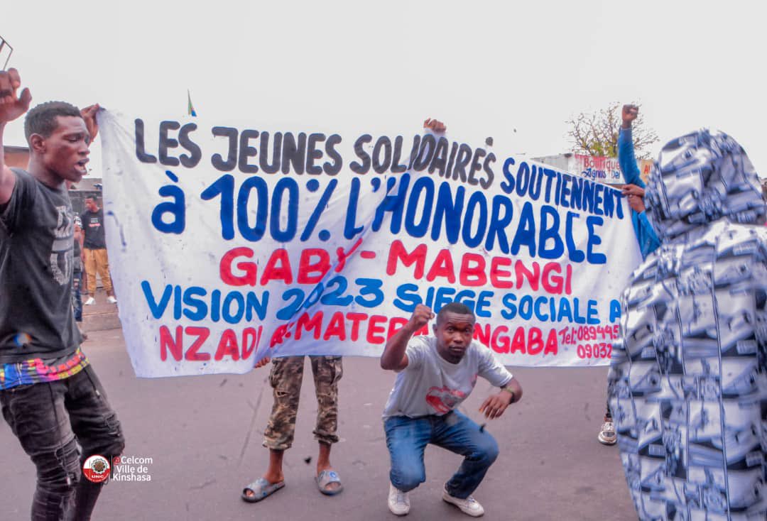 uncrdc's tweet photo. Avec la rentrée scolaire prévue pour ce lundi 04.10 sur toute l'étendue de la République, le SIFA/Mont Amba @gabymabengi a procédé à la remise des kits scolaires le ven 01.10 aux Membres de toutes les Fédérations UNC de son District.
Émus de cet acte, les Bénéficiaires venant 1/2 https://t.co/33Oy7fMhz2
