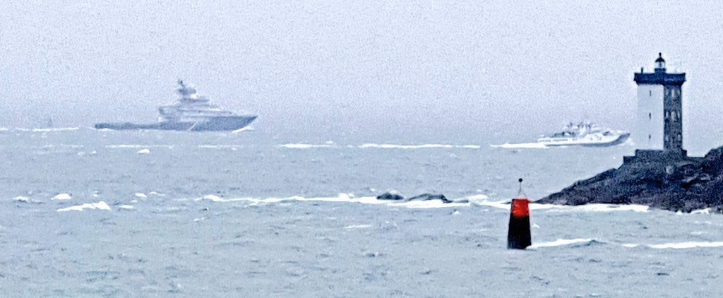 arielSTRABONI's tweet photo. Avis de coup de vent ! À L'instant,
le remorqueur #AbeilleBourbon fait route #Ouessant à côté du #Fromveur https://t.co/IdSPY5TZmW